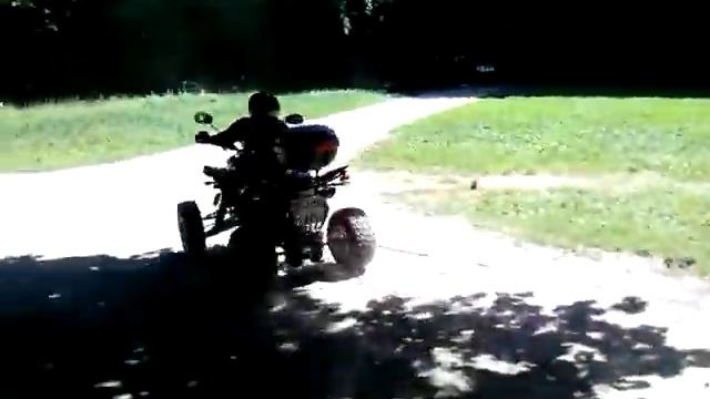 Мой дрифт в 7 лет на папеном квадрике