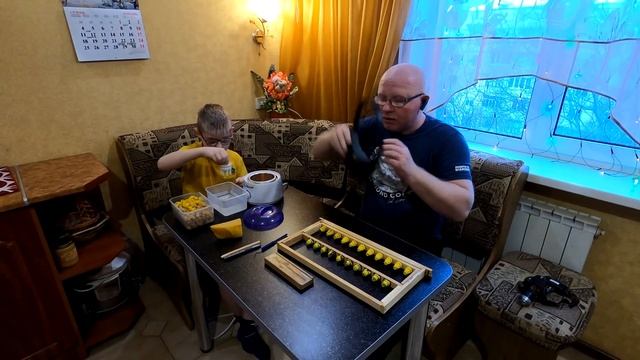 Матки, помощники готовимся зимой.