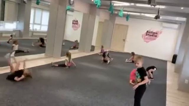 Васюшкина Лиана кувырок шпагат