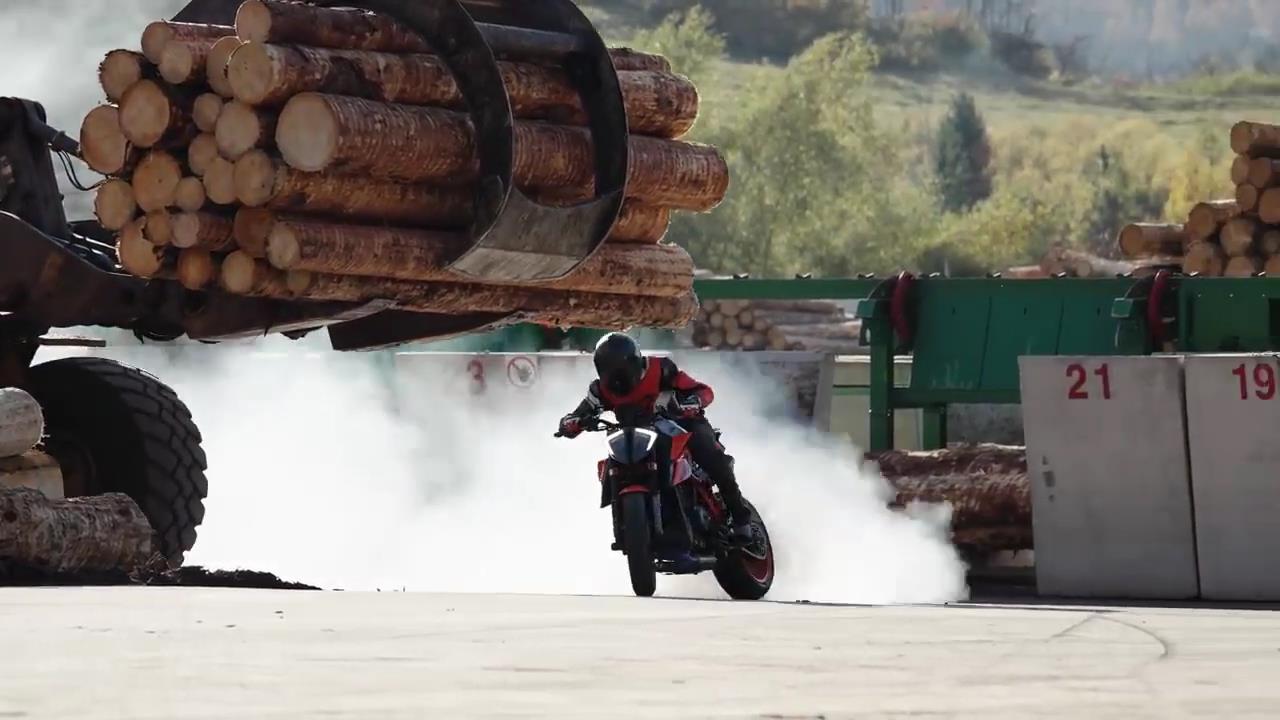 Дрифт KTM 1290 SUPER DUKE R EVO