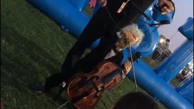 Monster Playing Violin - Violín Monstruo - Монстр Скрипка