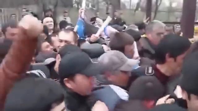 Ужасные очереди в ФМС - Давка
