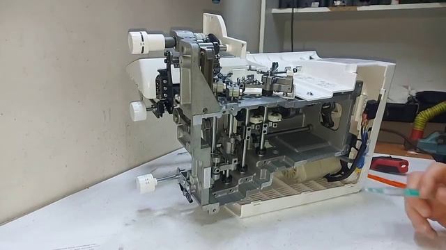 Чистка, смазка коверлока Pfaff