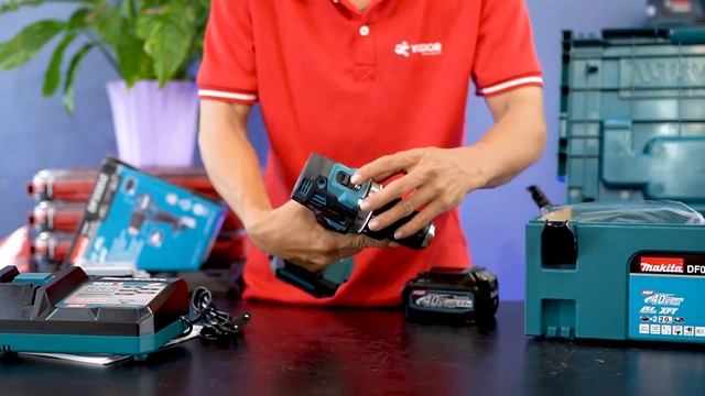 MÁY KHOAN VÀ VẶN VÍT DÙNG PIN BL40V MAX MAKITA DF002GD201