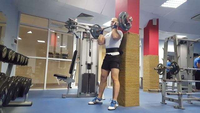 Бицепс 55 на 4 ( 8 подход)