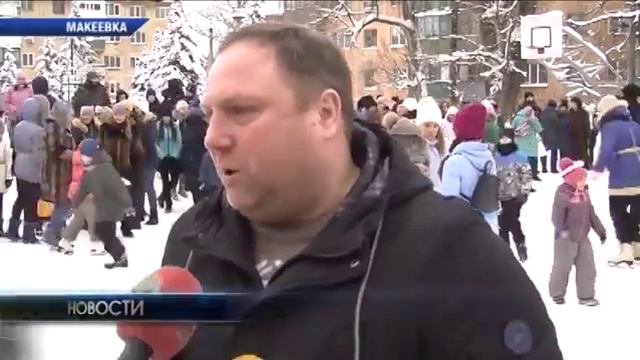 В Макеевке открылся первый ледовый каток