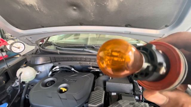 Como Cambiar Bombillo De Dirección En Hyundai Tucson 2016?