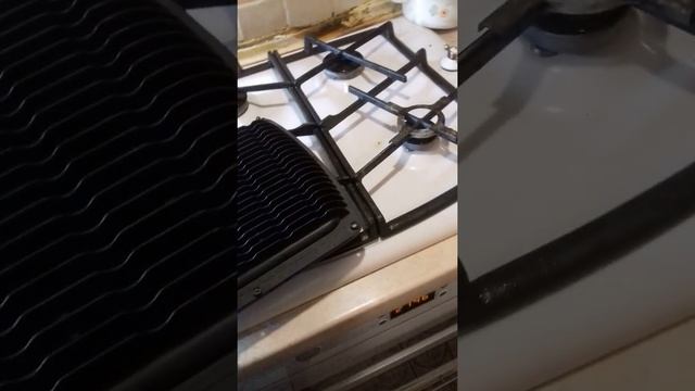 как снять стекло с LED прожектора.