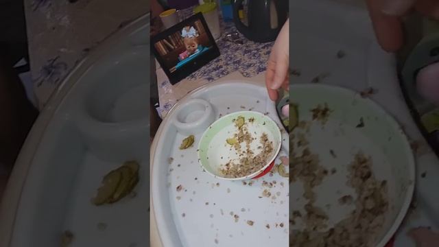 как научить ребенка кушать самостоятельно