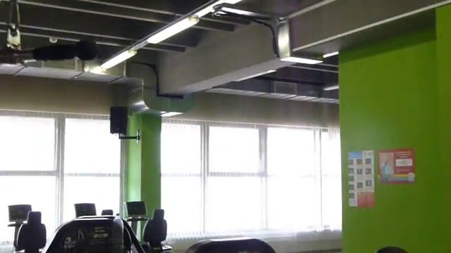 Тренажёрный зал -размещение акустических систем.MOV