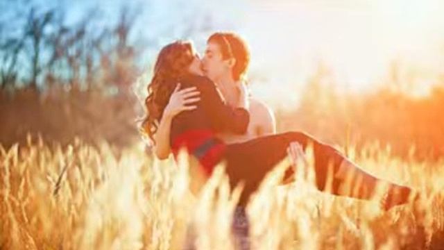 Вот что может рассказать поцелуй о твоих отношениях  Будь осторожен на людях!