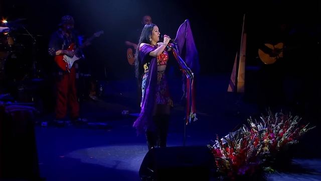 Lila Downs - Cucurrucucu Paloma En Vivo