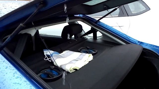 Оладьи с клубникой и йогуртовым топпингом