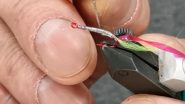 Омулевая мушка из ПВХ плёнки