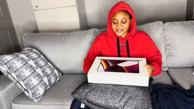 Unboxing The New (Apple MacBook Pro MI 14core Laptop/16GB Memory & 512SSD/ My New Year Gift ?