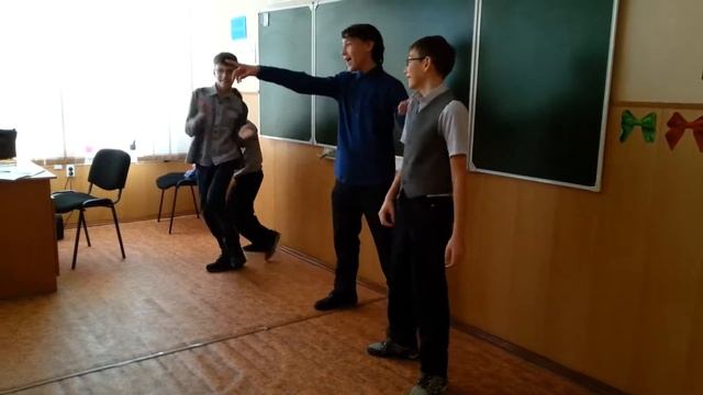 ТАНЦУЕТ 5ЫЙ КЛАСС! !!!!!!! РЖАКА:)))))#1
