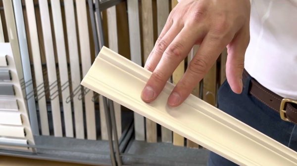 Карниз из полистирола высокой плотности HI WOOD A53 37,7мм х 37,7мм х 2,0м.