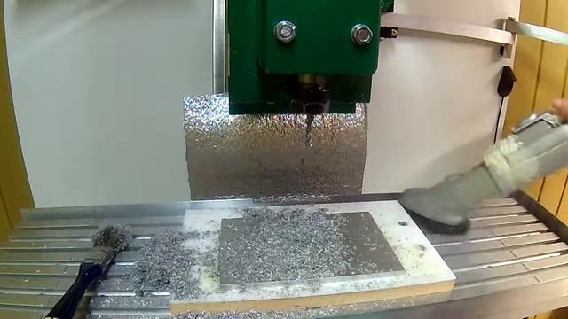 фрезеровка катков для RC снегохода.