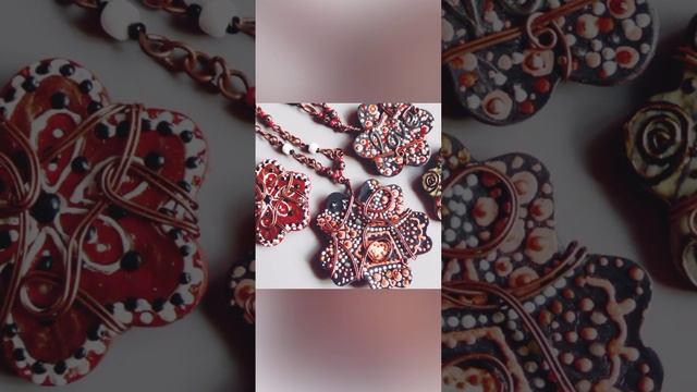 Медная проволока и холодный фарфор. Кулоны контурная и точечная роспись.