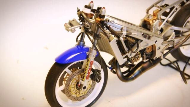 Building '90 Honda NSR 250.avi