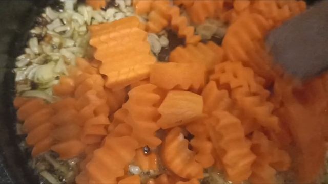 вкусно со мной картошка с мясом.mp4