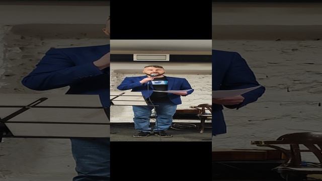 выступление на 27м Невском открытом микрофоне Руслана Рогалëва