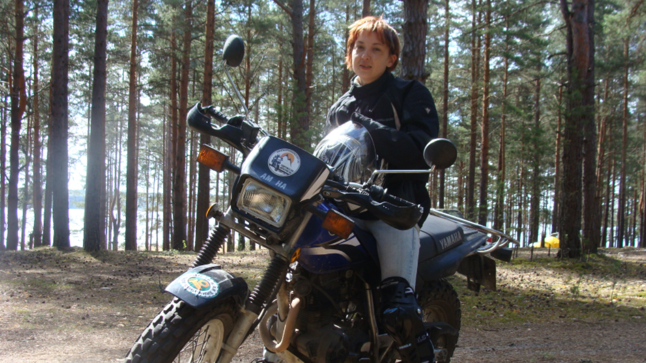 Татьяна осваивает мотоцикл)))
