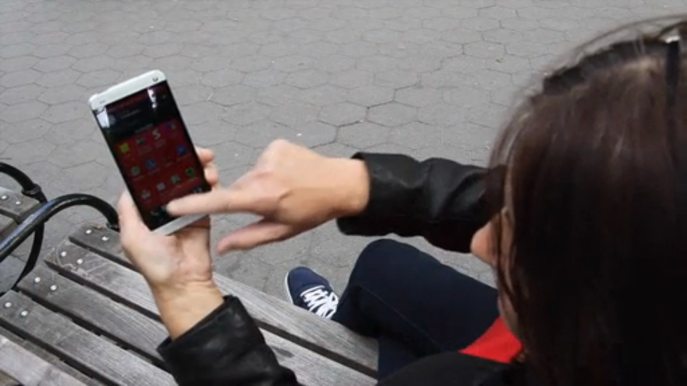 Smart Hoodie: худи, которое умеет писать смски