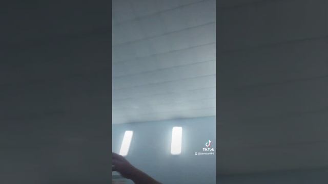 Как правильно качаться в тренажёрном зале! Сальто назад с телефоном в руках!