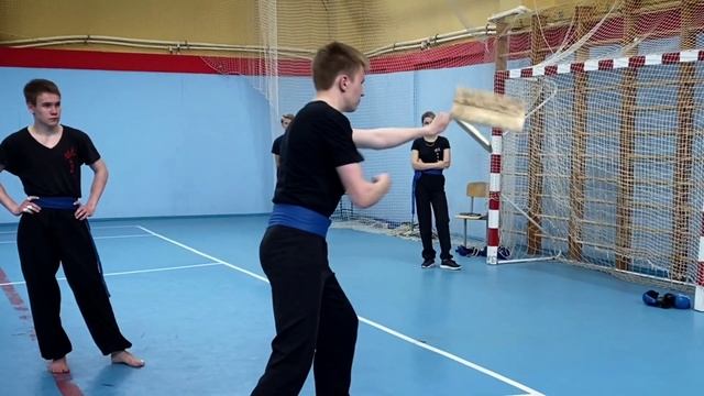 Аттестация на предкрасный пояс. Тест на разрушение