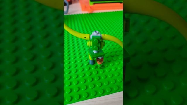 как собрать из лего зелёного радужного друга