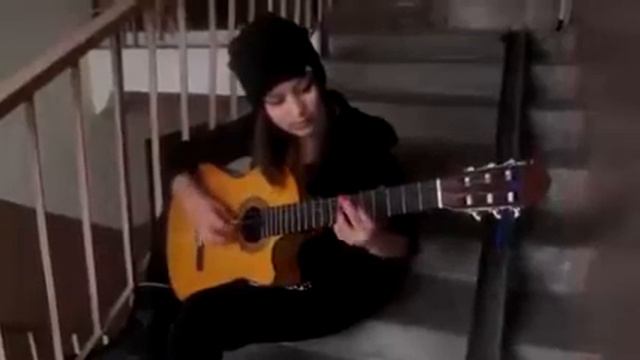 ставим класс девушка круто играет на гитаре