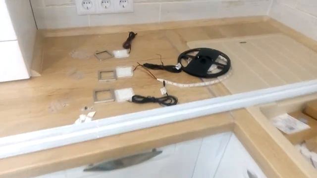 Светодиодная подсветка кухни с сенсорным управлением.