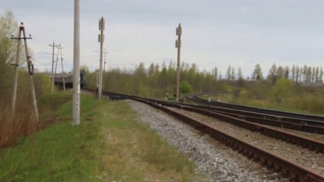 Ж/д развилка возле Дно. ТЭП70-0084 с поездом №664 Москва – Псков и 2ТЭ116У-0156 с грузовым