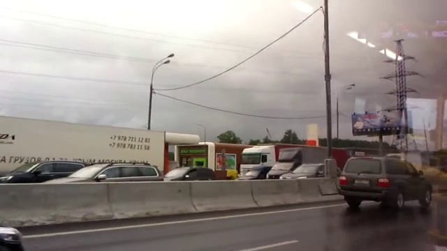 По МКАДу едем в ТЦ 