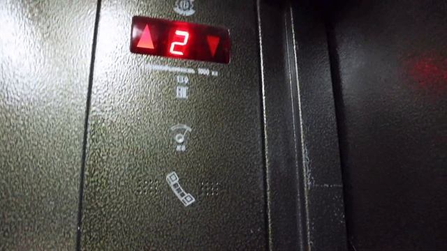 Грузопассажирский лифт МЛМ 1000 кг с телескопической дверью в магазине DNS, (2016 г.в)