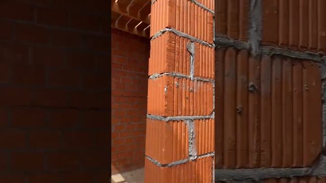 Правильно опирать балки на перегородку? Перекрытие частично несёт кровлю, перегородка стоит на плит