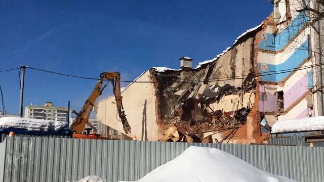 Кинотеатр Киргизия в Новогиреево завершил свои дни