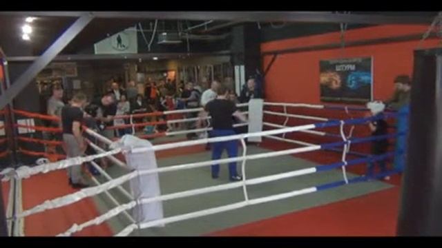 бой Савкин Александр   Корсак Виктор   кикбоксинг, открытый ринг в клубе Штурм 23 02 2017