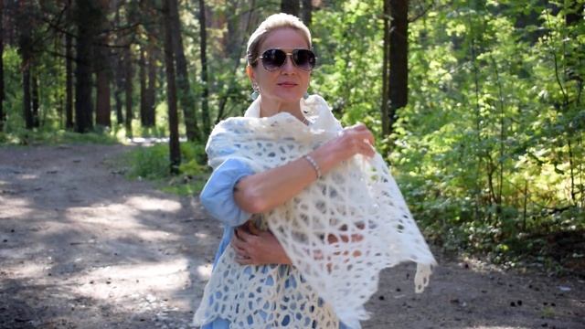 Белый валяный шарф палантин теплый ажурный шарф