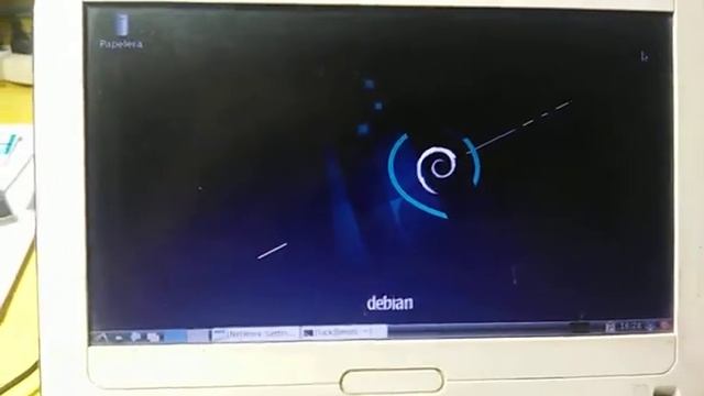 Debian 11 En Una Netbook Del Gobierno De 2011