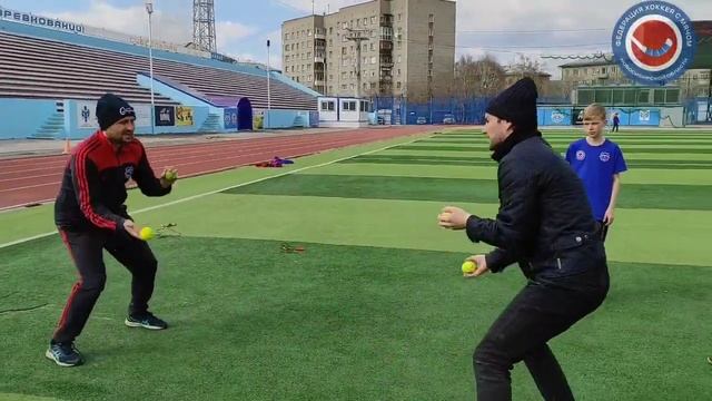 Хоккей с мячом.Тренировки вратаря в  межсезонье.