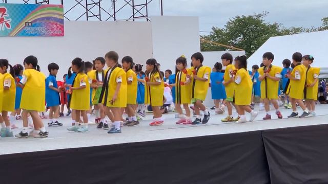 Никита выступает на летнем празднике