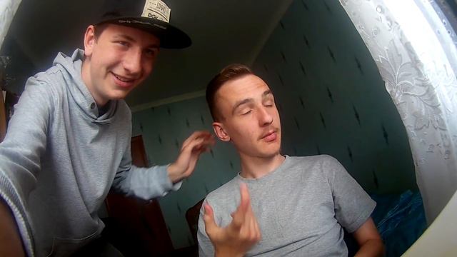 ОН ВСЕГДА ПЛАЧЕТ, МНЕ ЖАЛКО ТАК / ВЛАД БЕКИШ