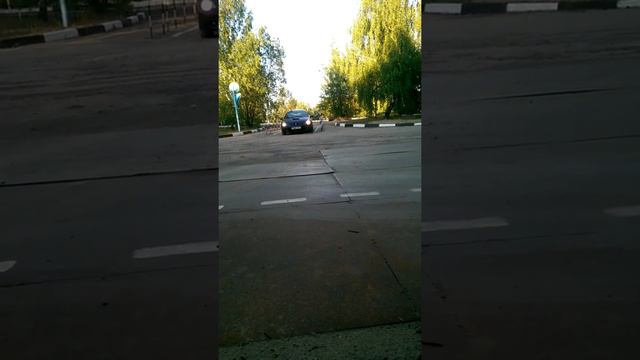 селика учится парковаться :))