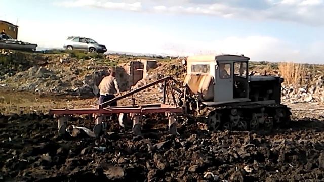 бесстрашный тракторист