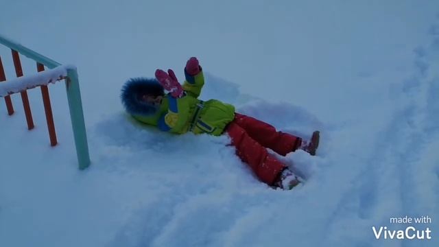 Зима/Прогулка/Скоро Новый год! /Игры на Детской Площадке