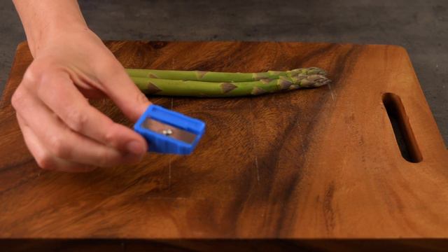 How To Cook Asparagus And Make It Look VIBRANT!