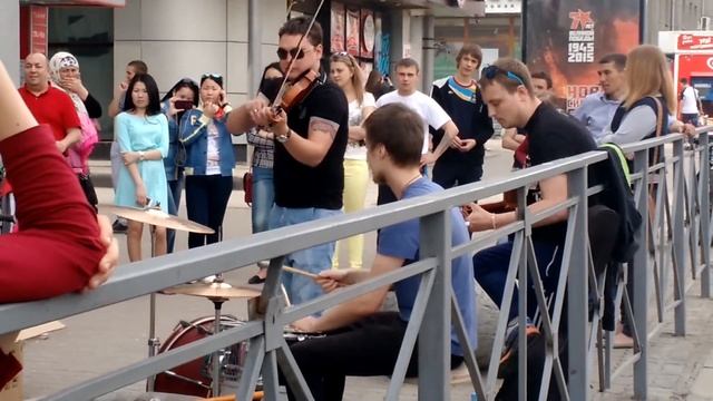 коллектив 13 струн на площади Ленина в Новосибирске