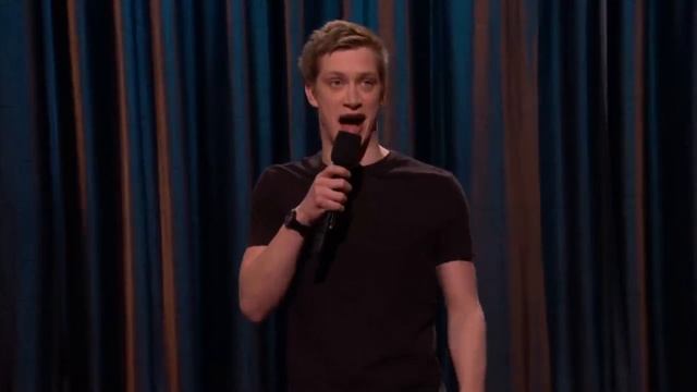 Дэниэль Слосс - про переезд, родителей и комплименты (Озвучка)